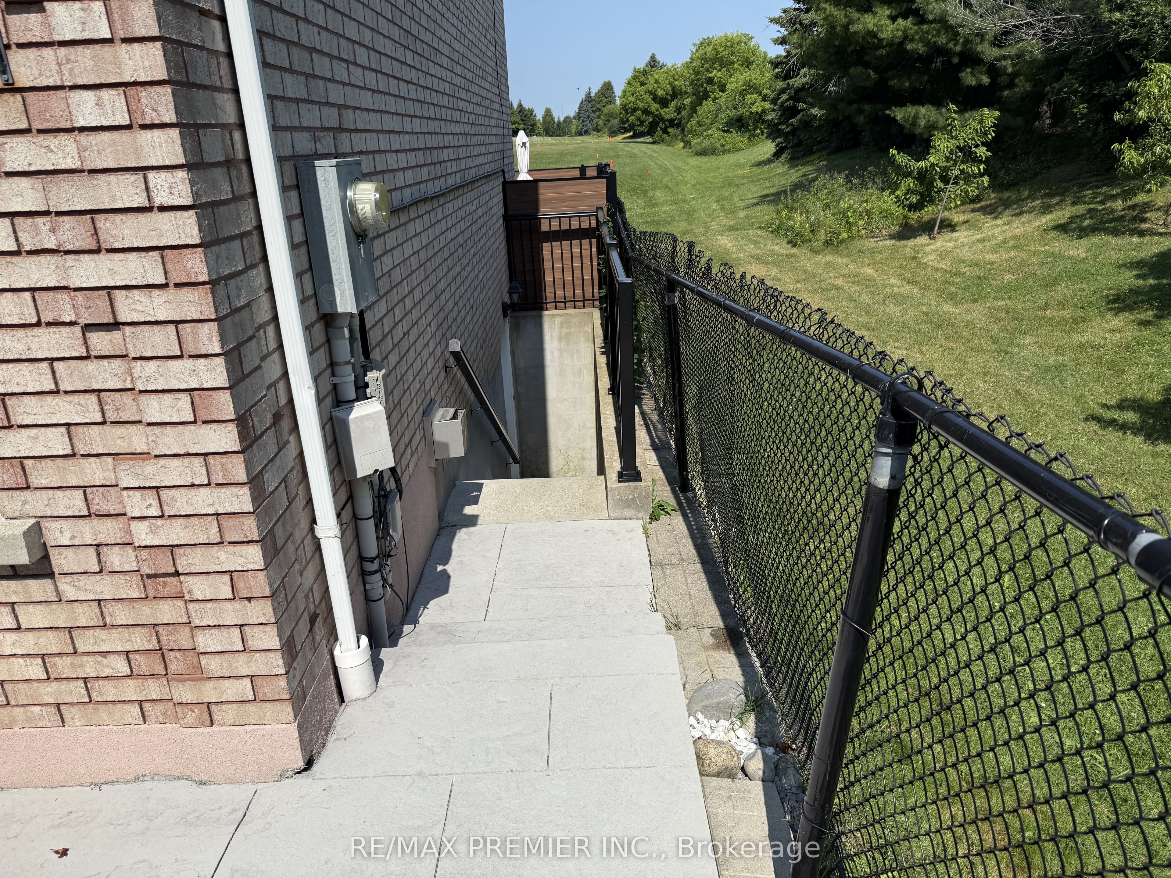 54 Castlepoint Drive LOWER