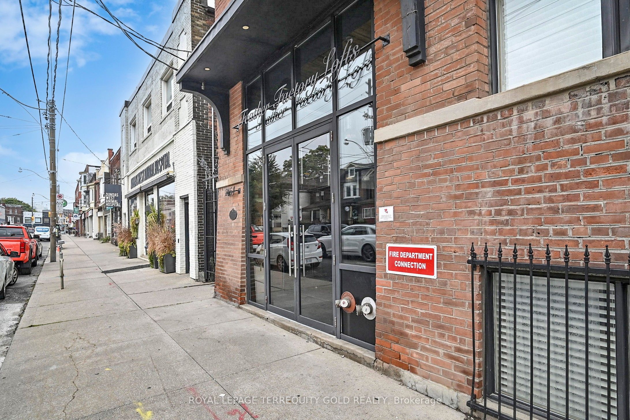 2154 Dundas Street W 107