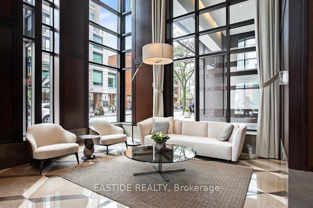 68 Yorkville Avenue 303