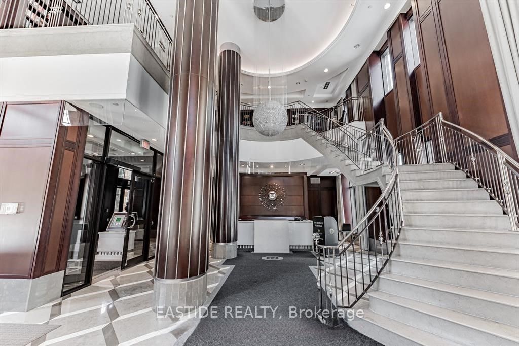68 Yorkville Avenue 303