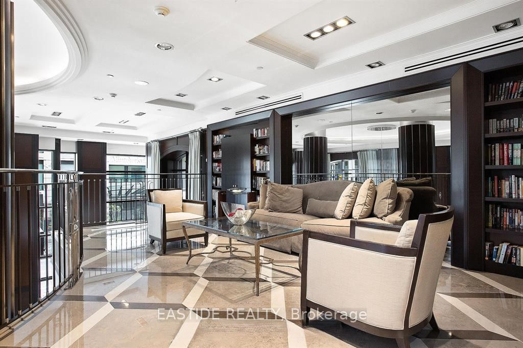 68 Yorkville Avenue 303