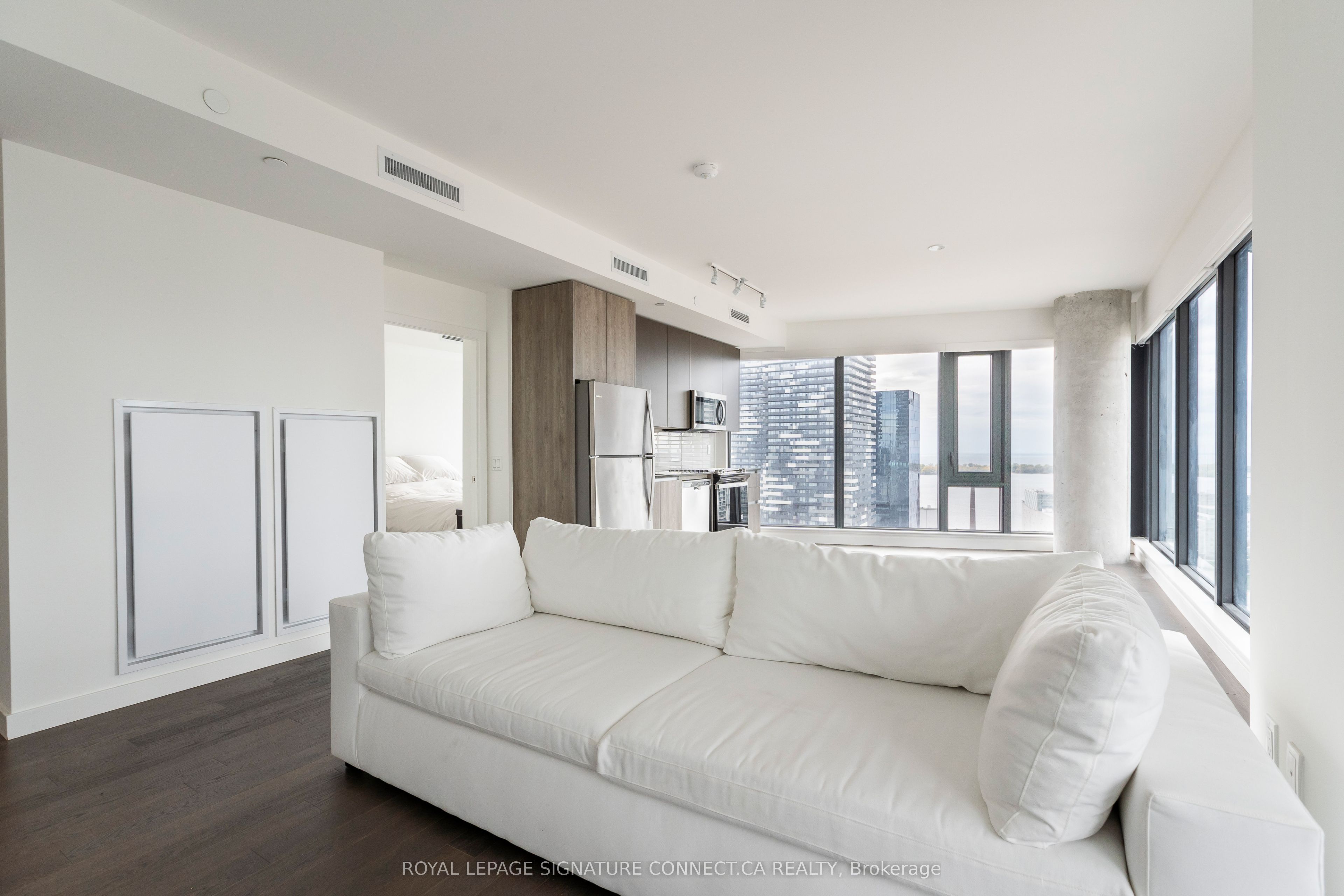 2A Church Street 2703