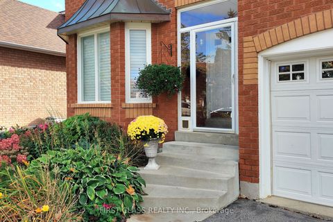 7 Kenpark Avenue Brampton ON L6Z 3P4