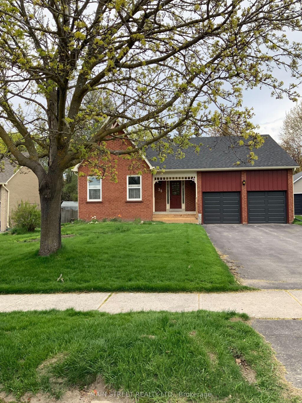 Photo of 32 Centre Road, Uxbridge, ON L9P 1A7 (MLS # N13139288)