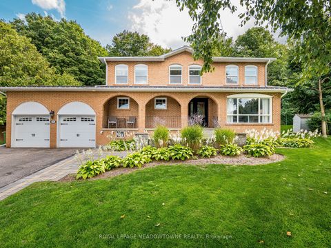 Photo of 40 Hilltop Drive, Caledon, ON L7C 1H6 (MLS # W12468855)
