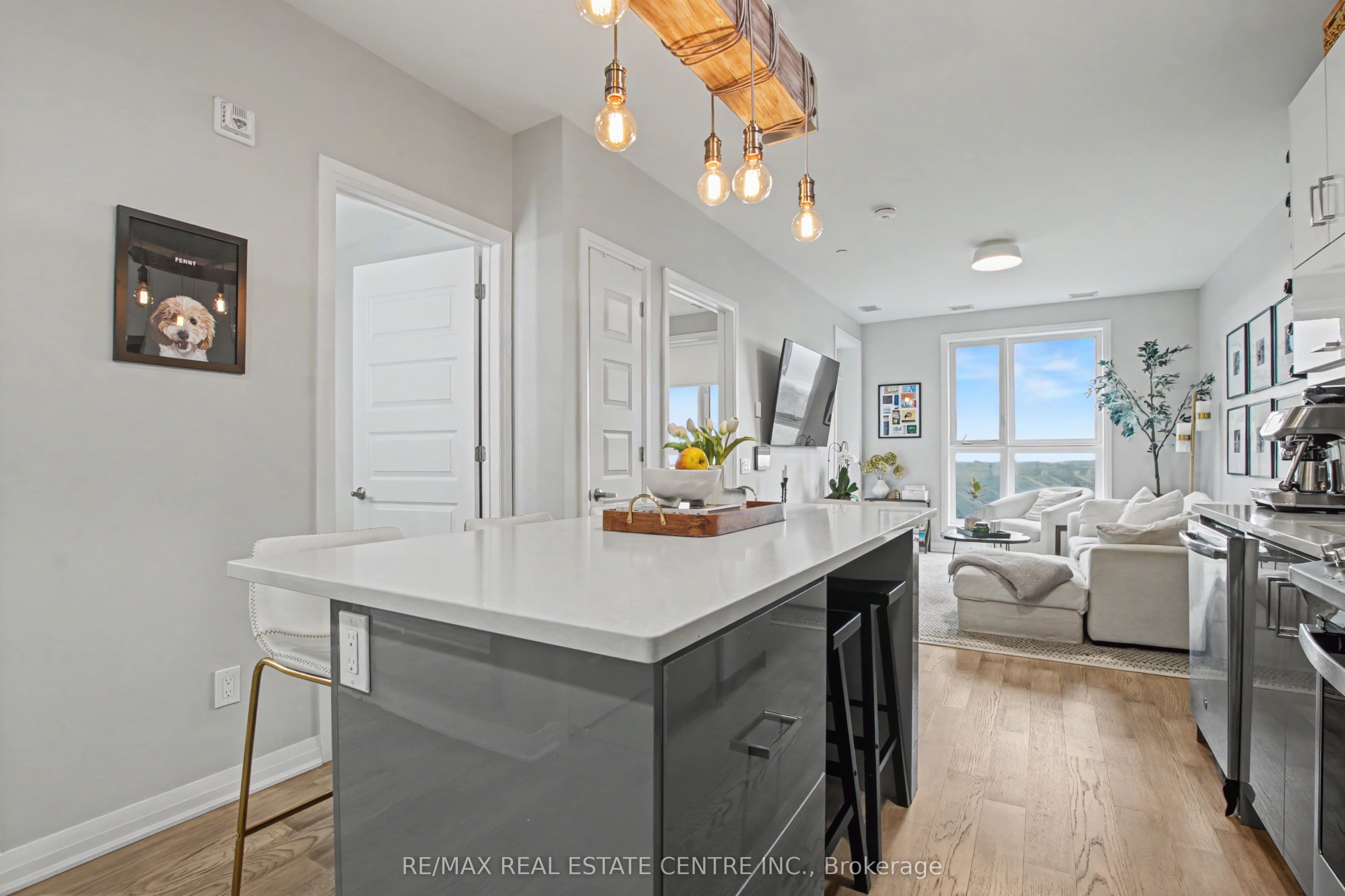 95 Dundas Street W 309