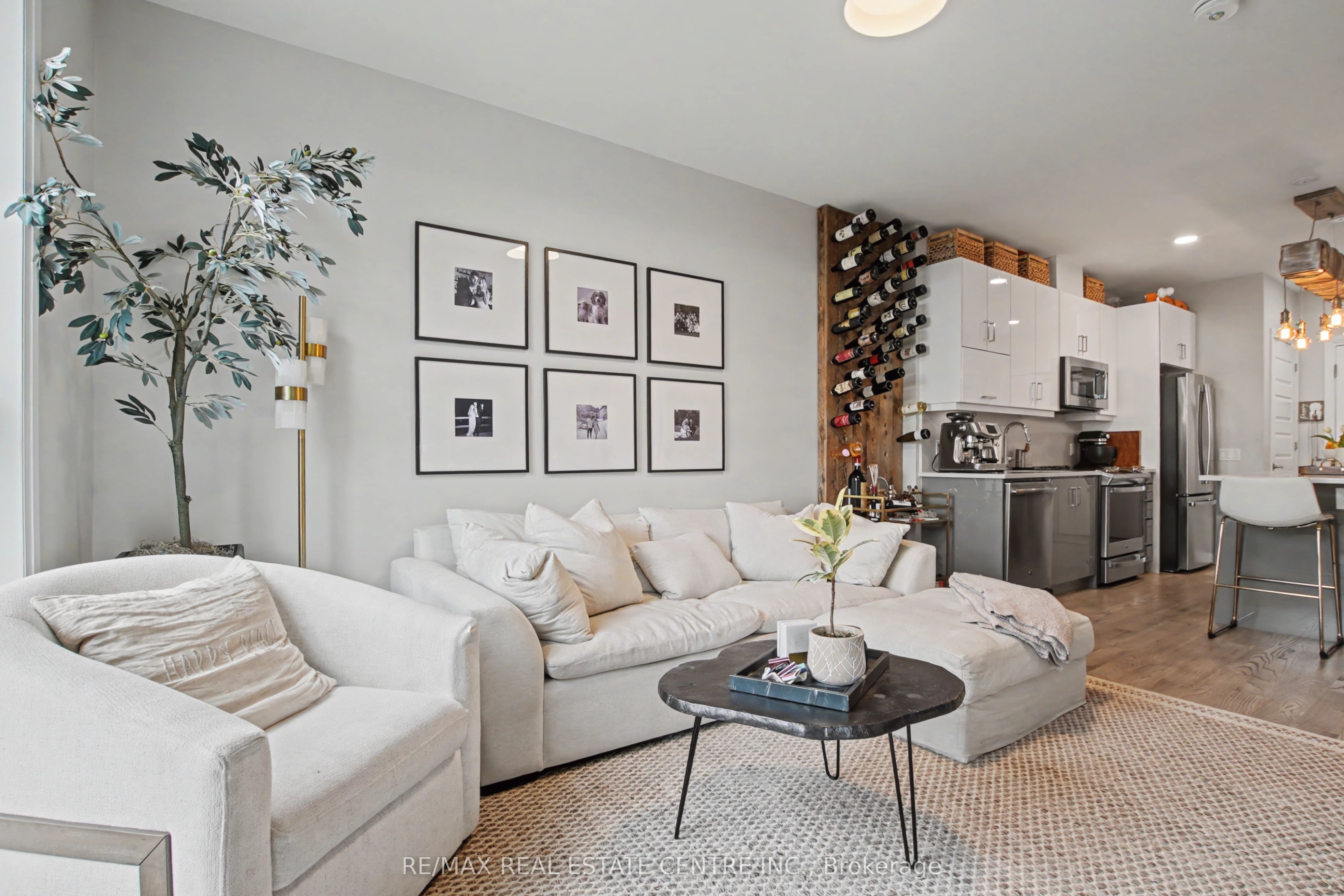 95 Dundas Street W 309