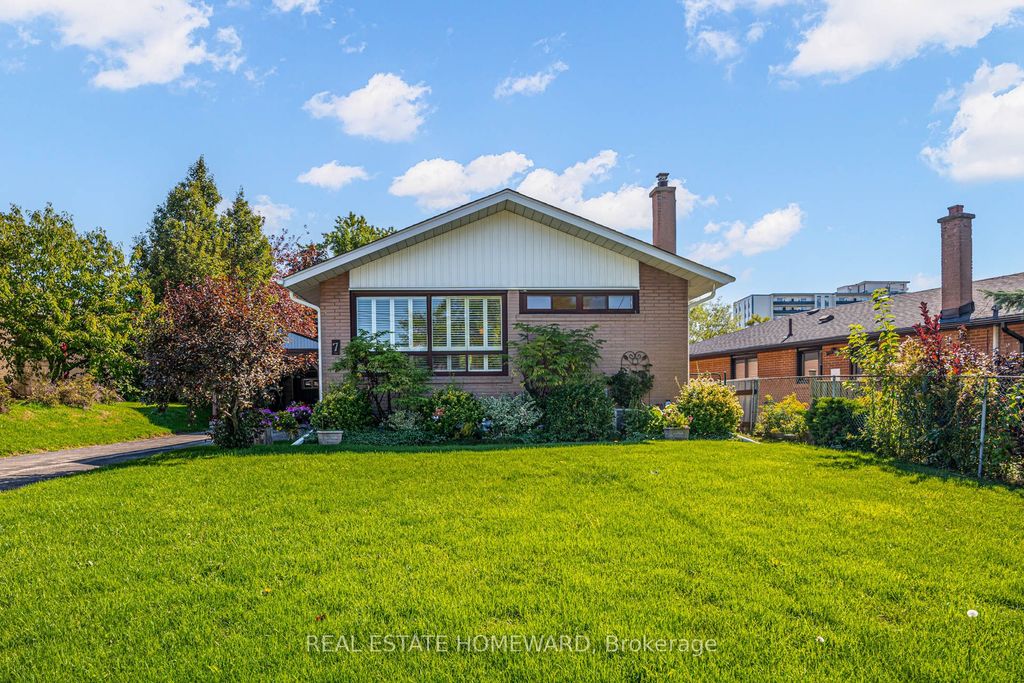 Photo of 7 Jacinta Drive, Toronto, ON M6L 1H6 (MLS # W12437024)