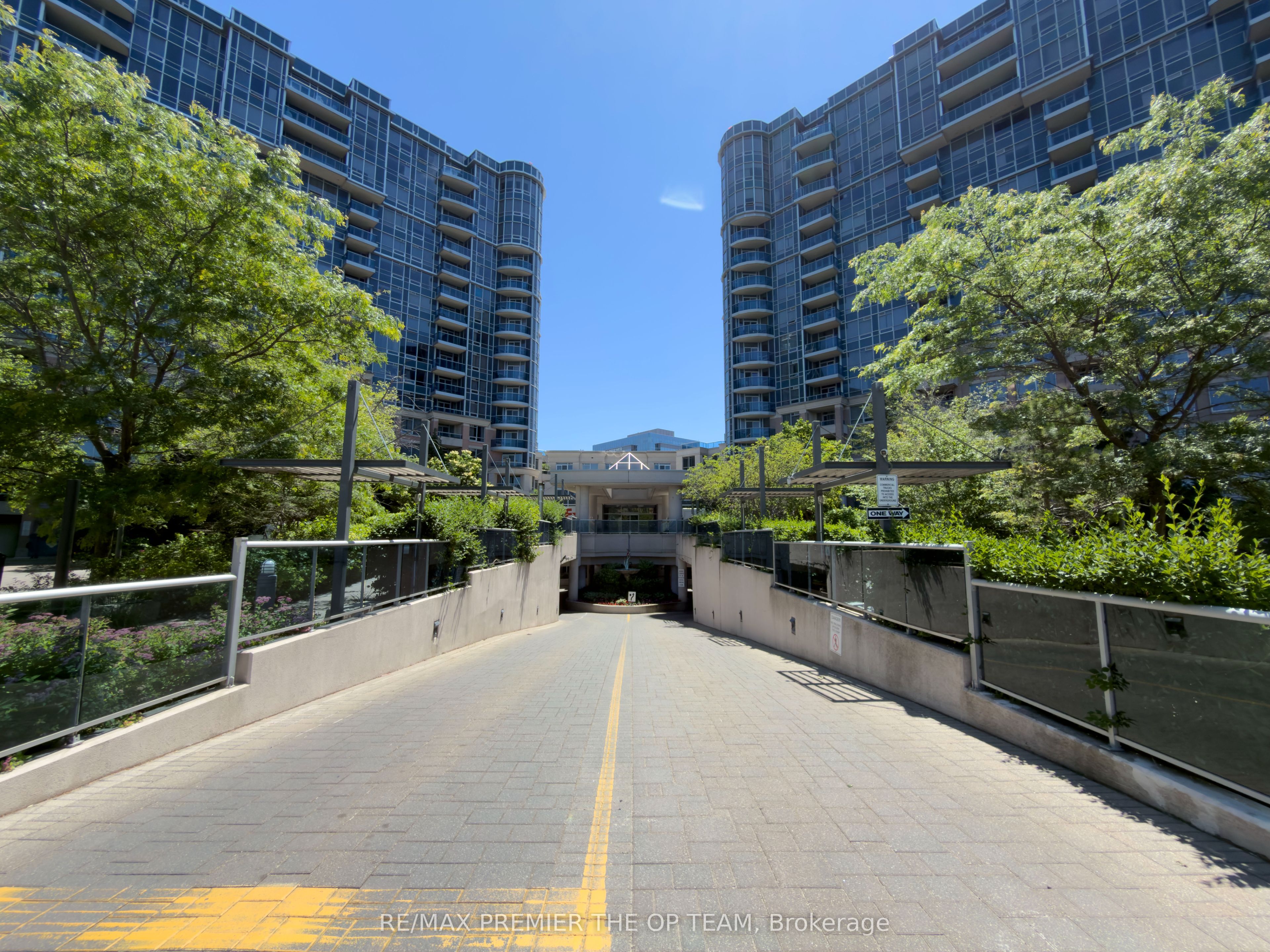 23 Cox Boulevard 1077
