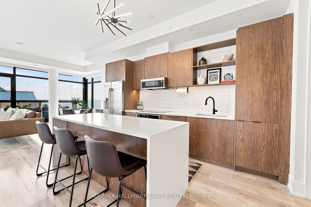 Photo of 185 Dunlope Street #914, Barrie, ON L4M 0L7 (MLS # S13585812)