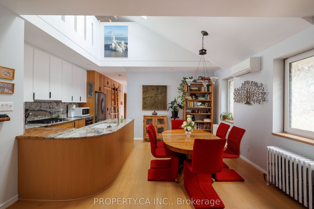 Photo of 52 Wineva Avenue #Upper, Toronto, ON M4E 2T2 (MLS # E12424205)
