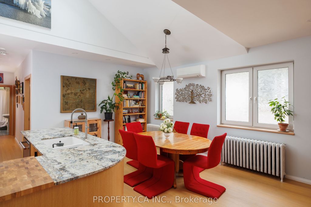 Photo of 52 Wineva Avenue #Upper, Toronto, ON M4E 2T2 (MLS # E12424205)