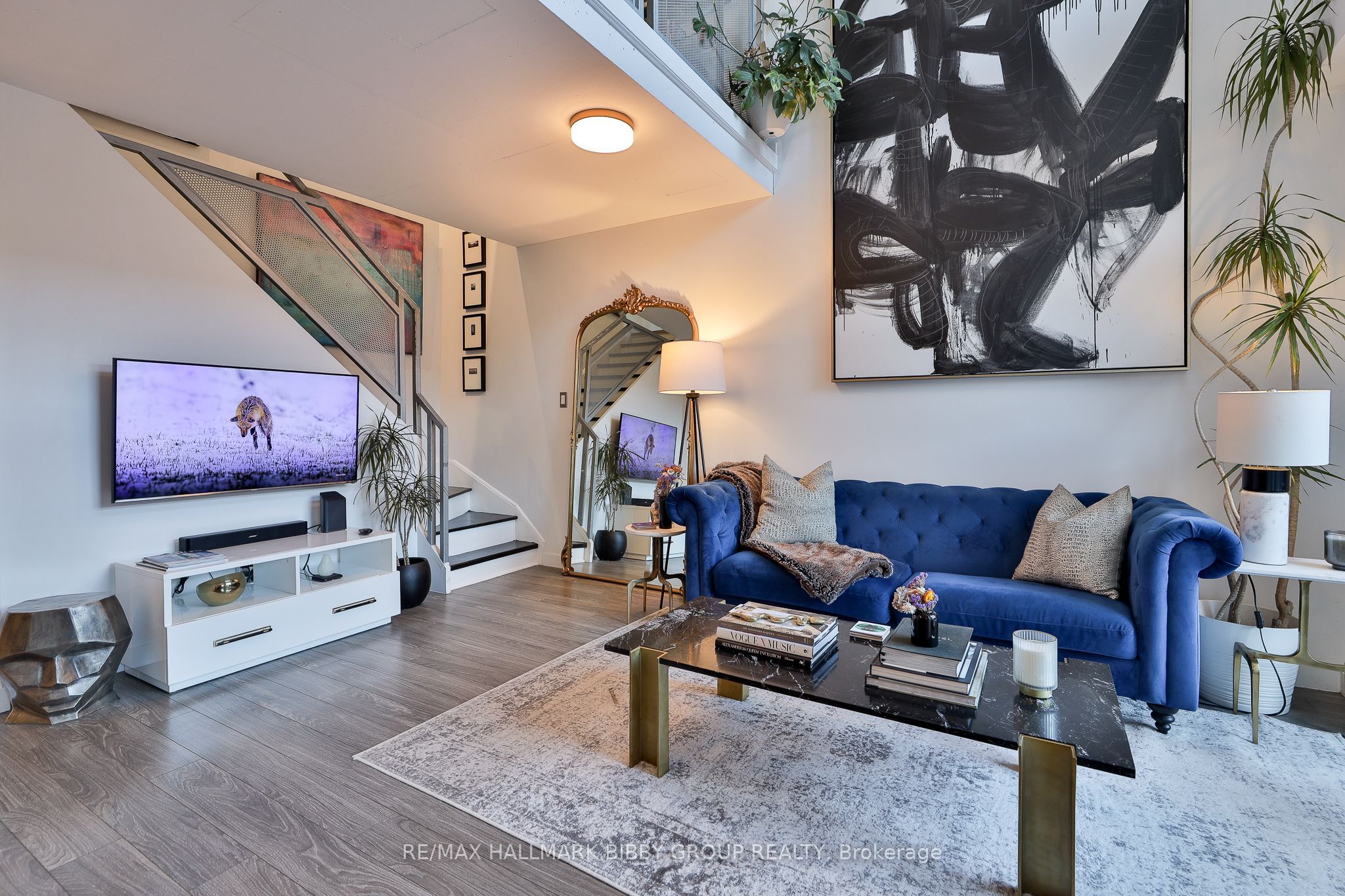 800 King Street W 215