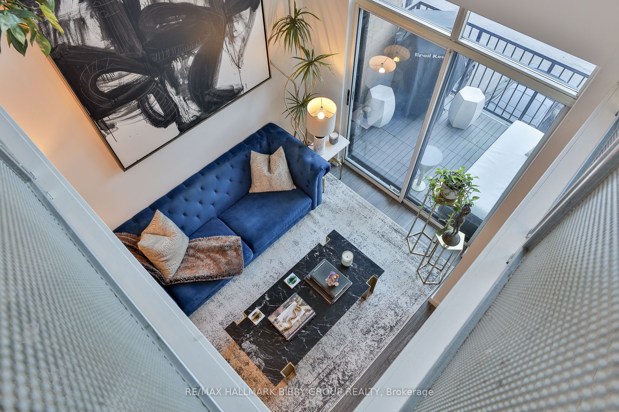 800 King Street W 215