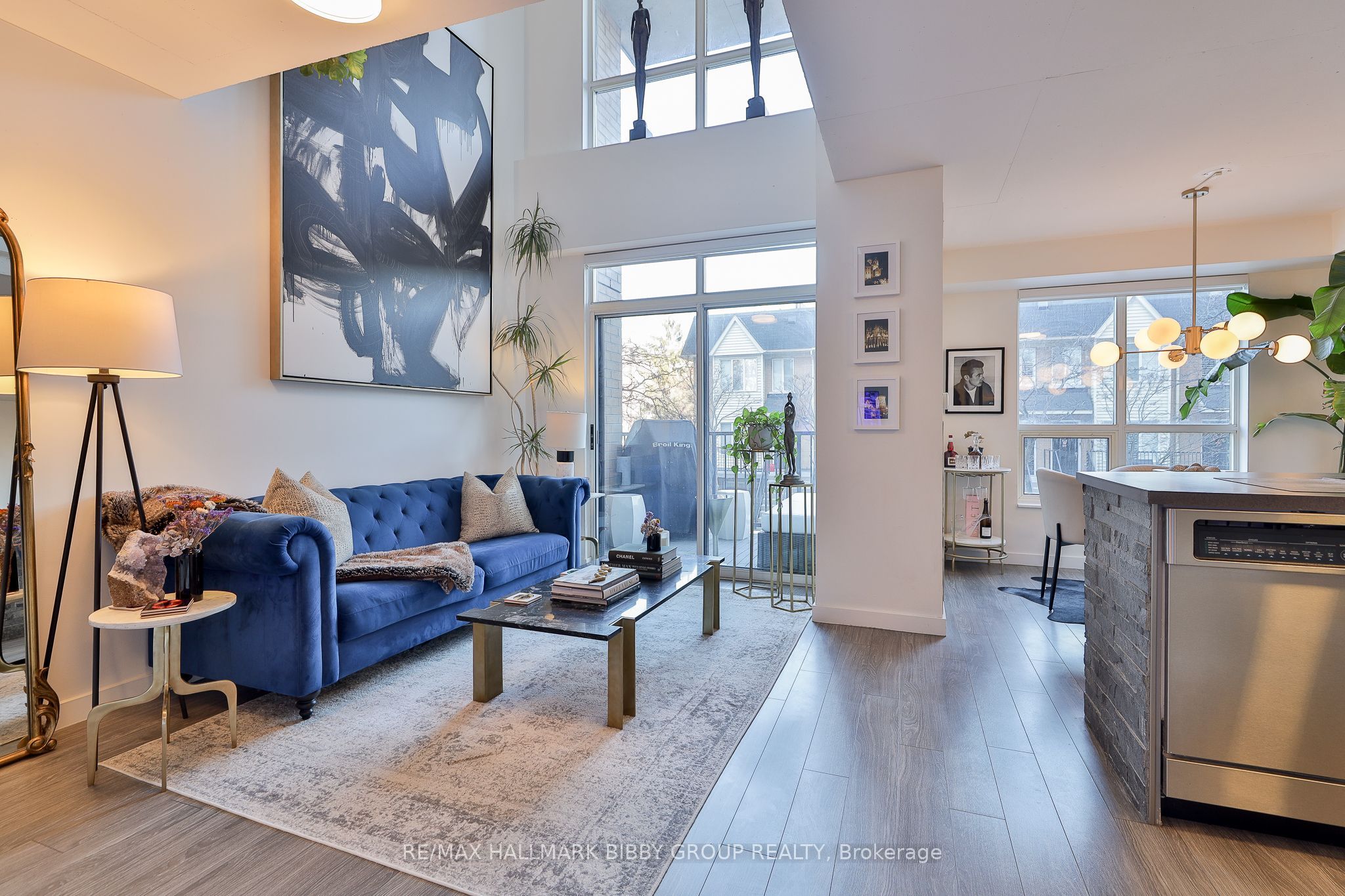 800 King Street W 215