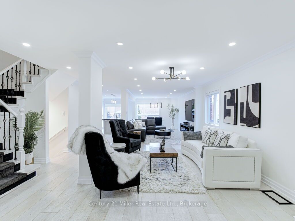 2094 Redstone Crescent