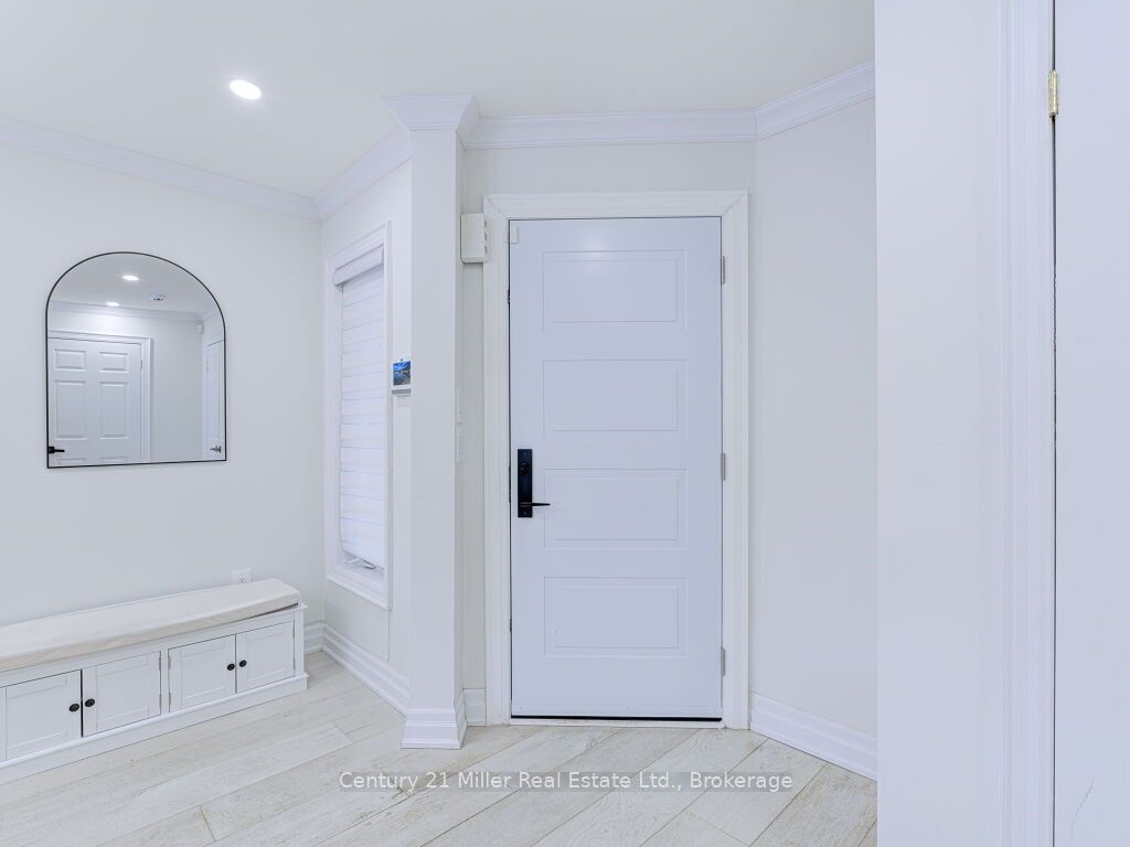 2094 Redstone Crescent