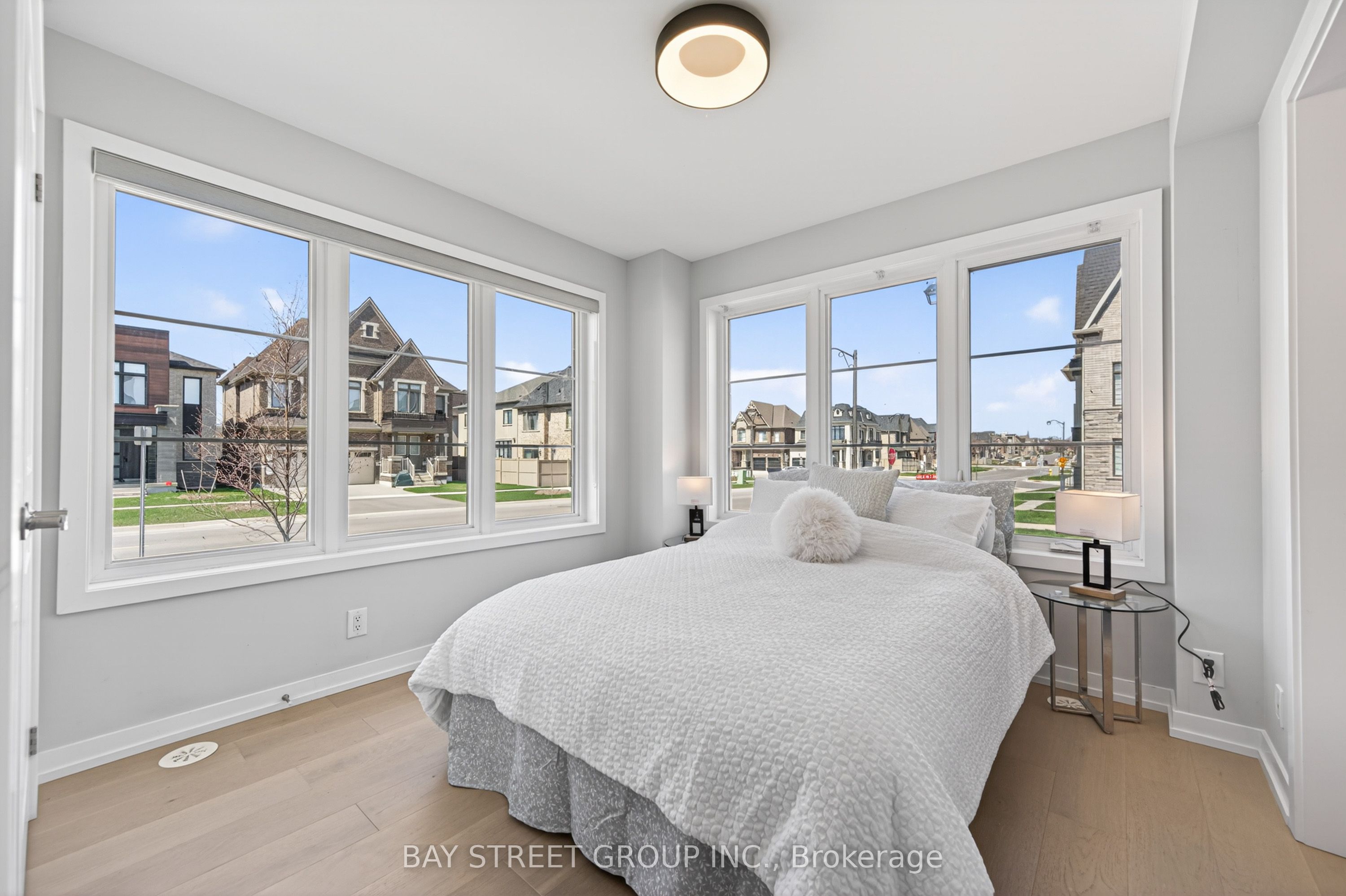 1 WILLIAM SHEARN Crescent