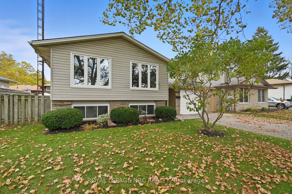 Photo of 4448 Meadowvale Drive, Niagara Falls, ON L2E 5W9 (MLS # X12475856)