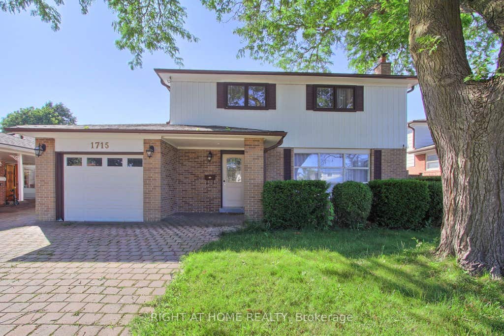 Photo of 1715 Oberon Crescent, Mississauga, ON L4X 2K7 (MLS # W13648246)