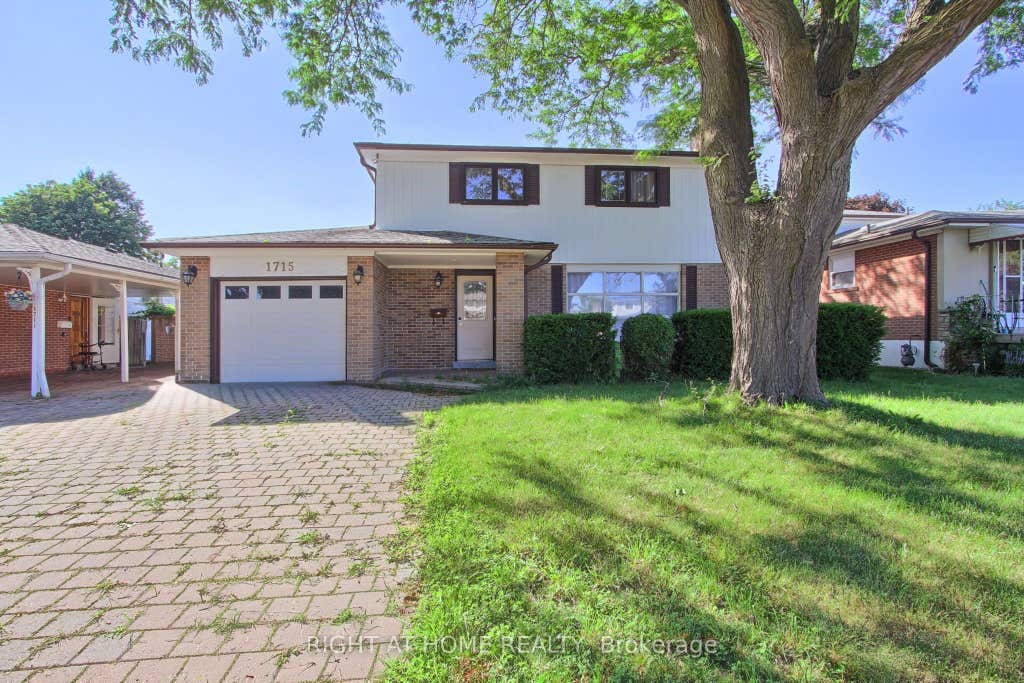 Photo of 1715 Oberon Crescent, Mississauga, ON L4X 2K7 (MLS # W13648246)