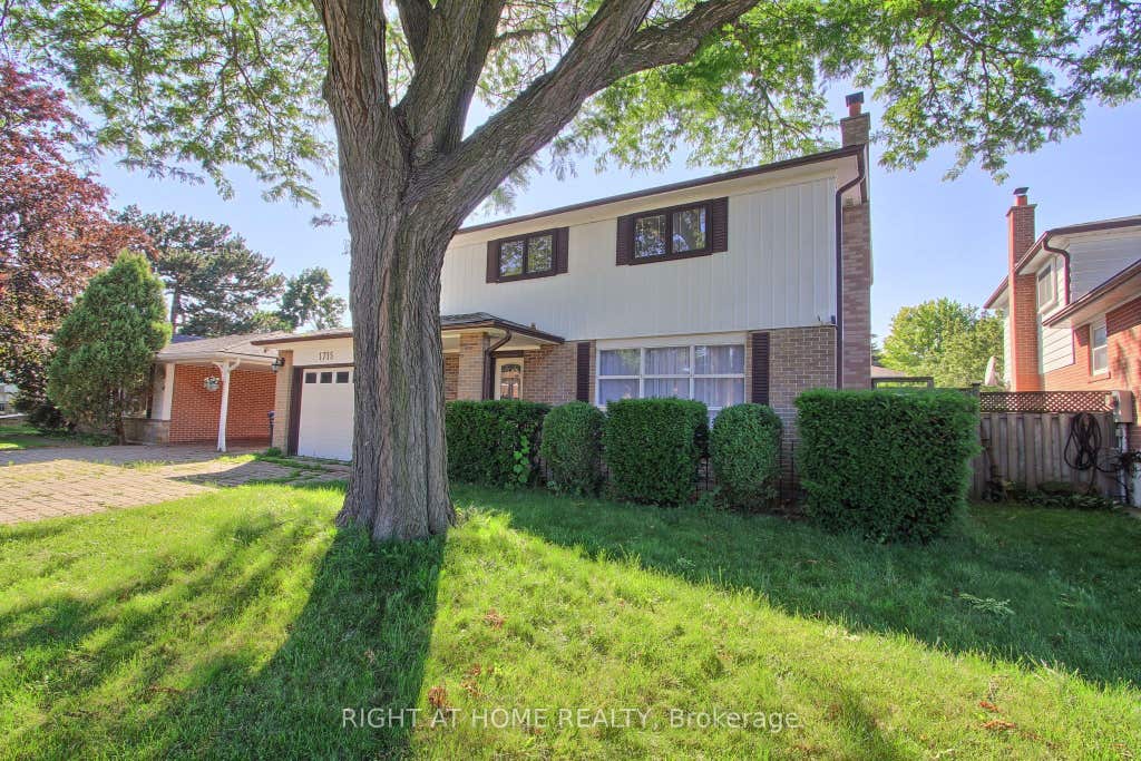 Photo of 1715 Oberon Crescent, Mississauga, ON L4X 2K7 (MLS # W13648246)