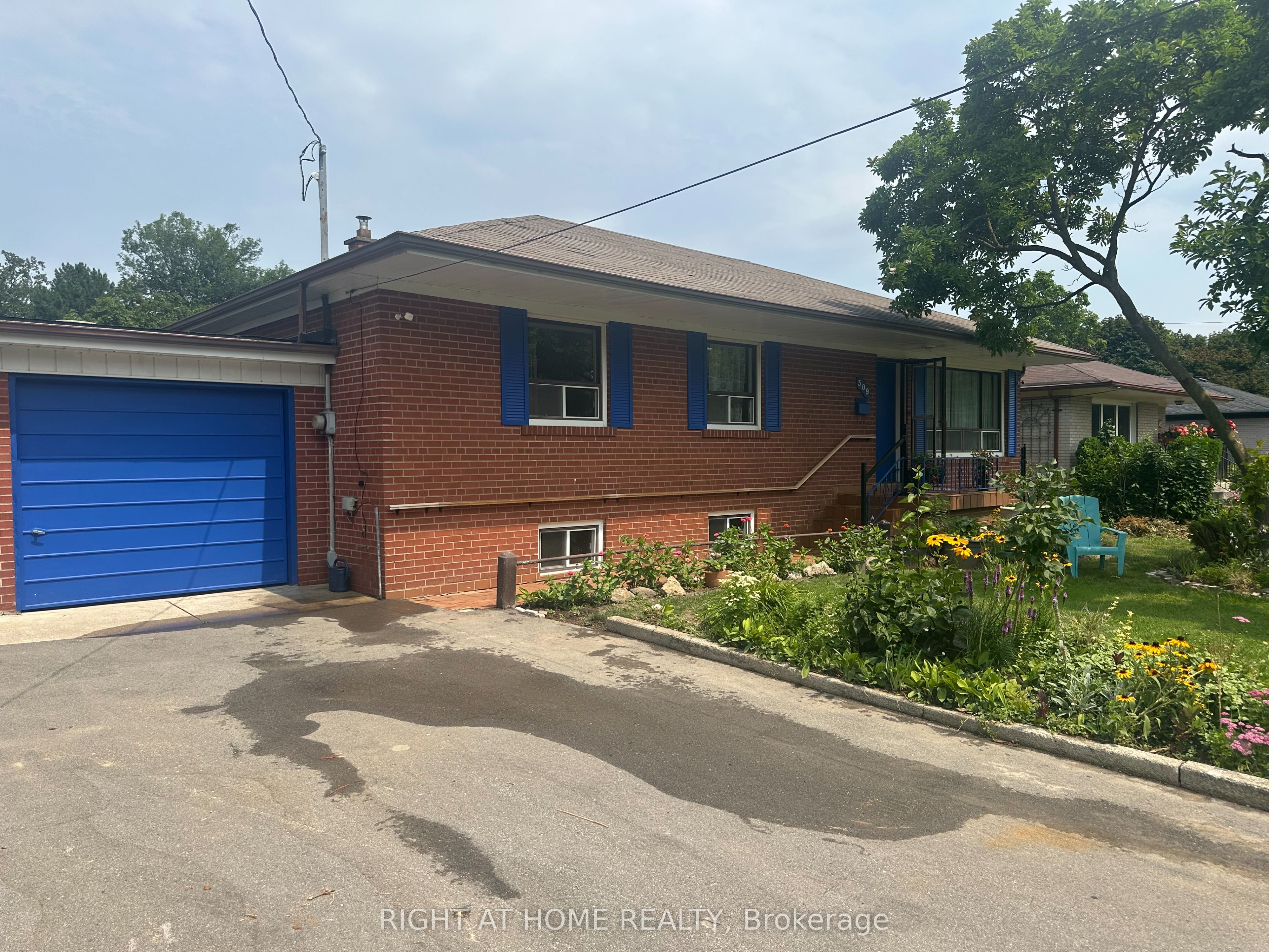309 Queen Mary Drive
