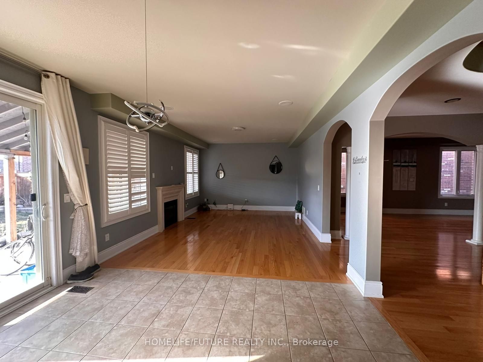 86 Greenspire Avenue