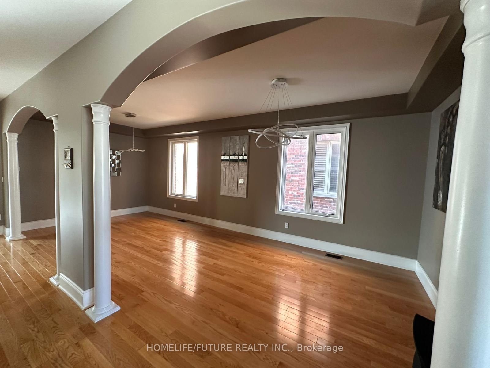 86 Greenspire Avenue