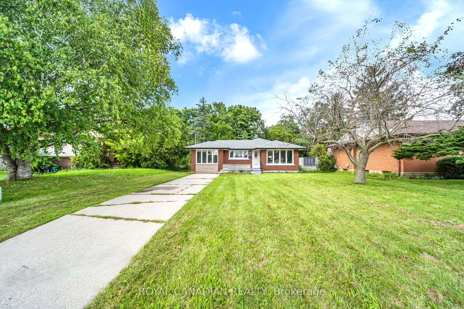 284 Cedar Crescent