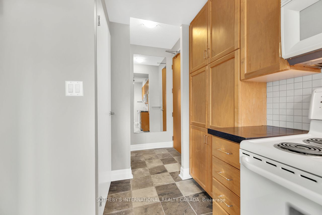 70 Alexander Street 207