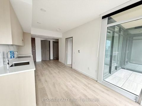 3 Concord Cityplace Way 1912 Toronto ON M5V 0X4