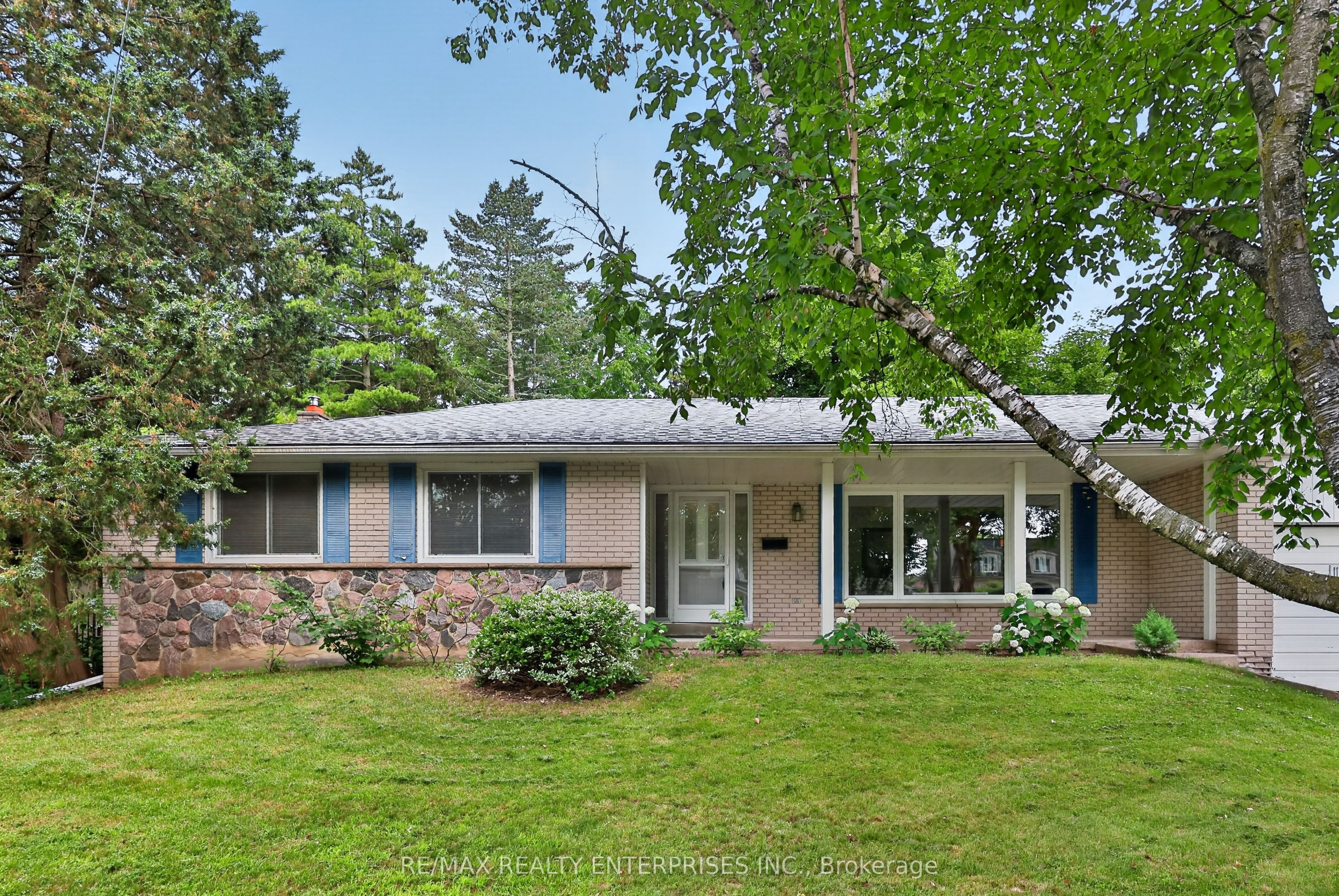 975 Cresthampton Lane