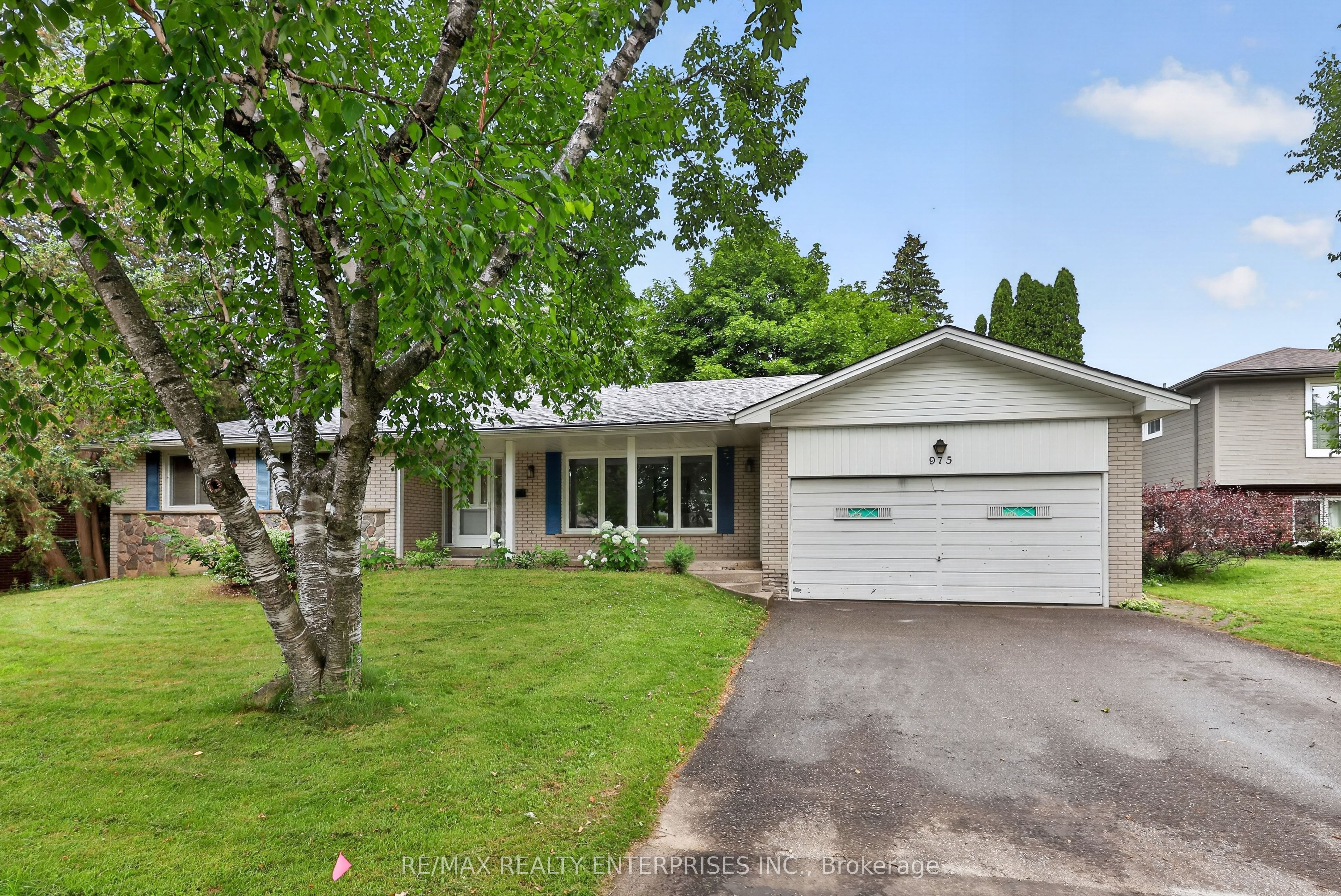 975 Cresthampton Lane