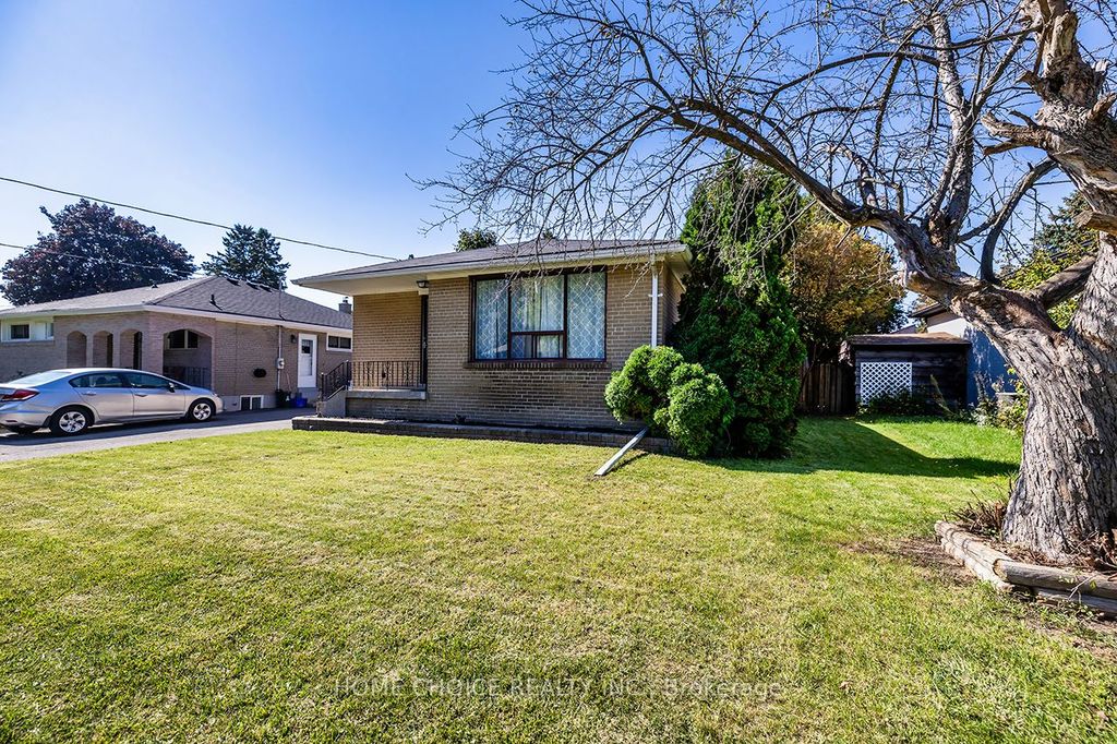 Photo of 1014 Centre Street N, Whitby, ON L1N 4V3 (MLS # E12515634)