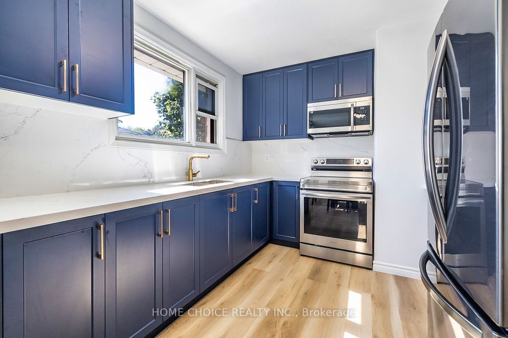 Photo of 1014 Centre Street N, Whitby, ON L1N 4V3 (MLS # E12515634)