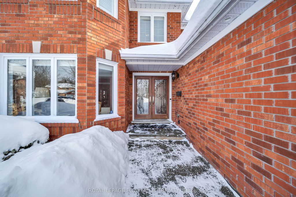 Photo of 1340 Whitewater Lane, Mississauga, ON L5V 1L8 (MLS # W12737702)