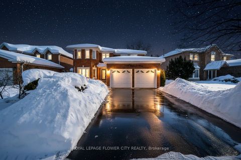 1340 Whitewater Lane Mississauga ON L5V 1L8