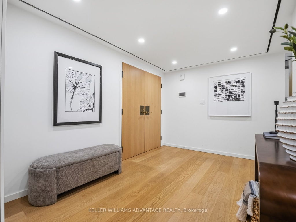 Photo of 1166 Bay Street #1002, Toronto, ON M5S 2X8 (MLS # C13594260)