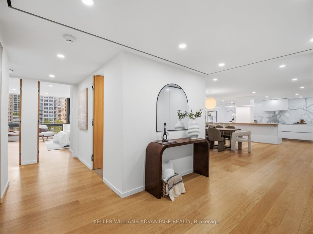 Photo of 1166 Bay Street #1002, Toronto, ON M5S 2X8 (MLS # C13594260)