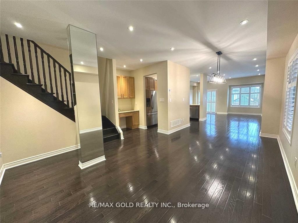 471 Meadowridge Court
