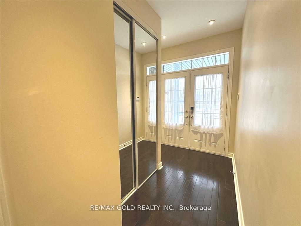 471 Meadowridge Court