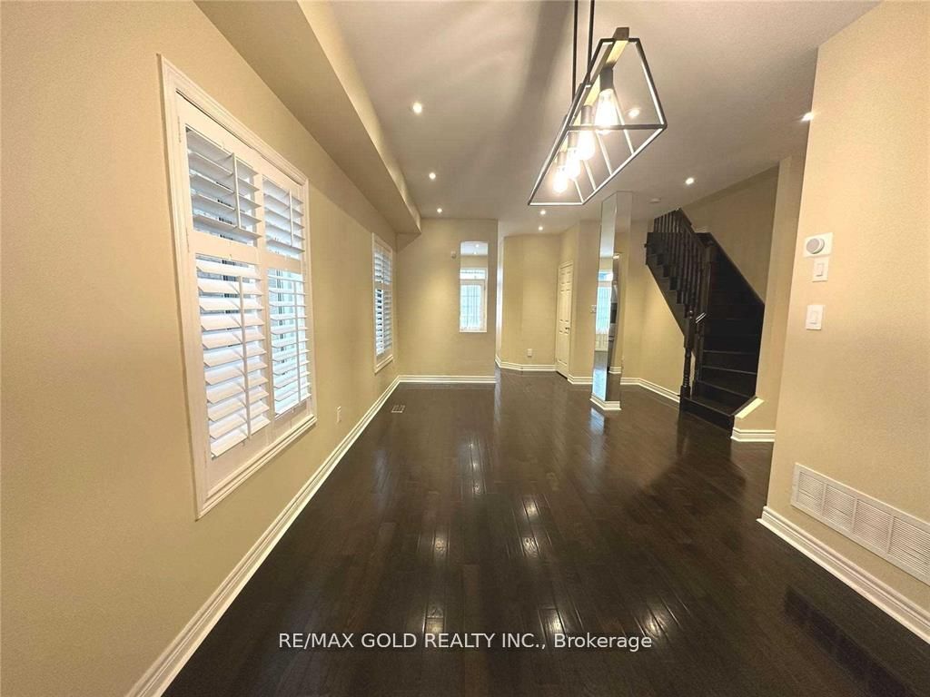 471 Meadowridge Court