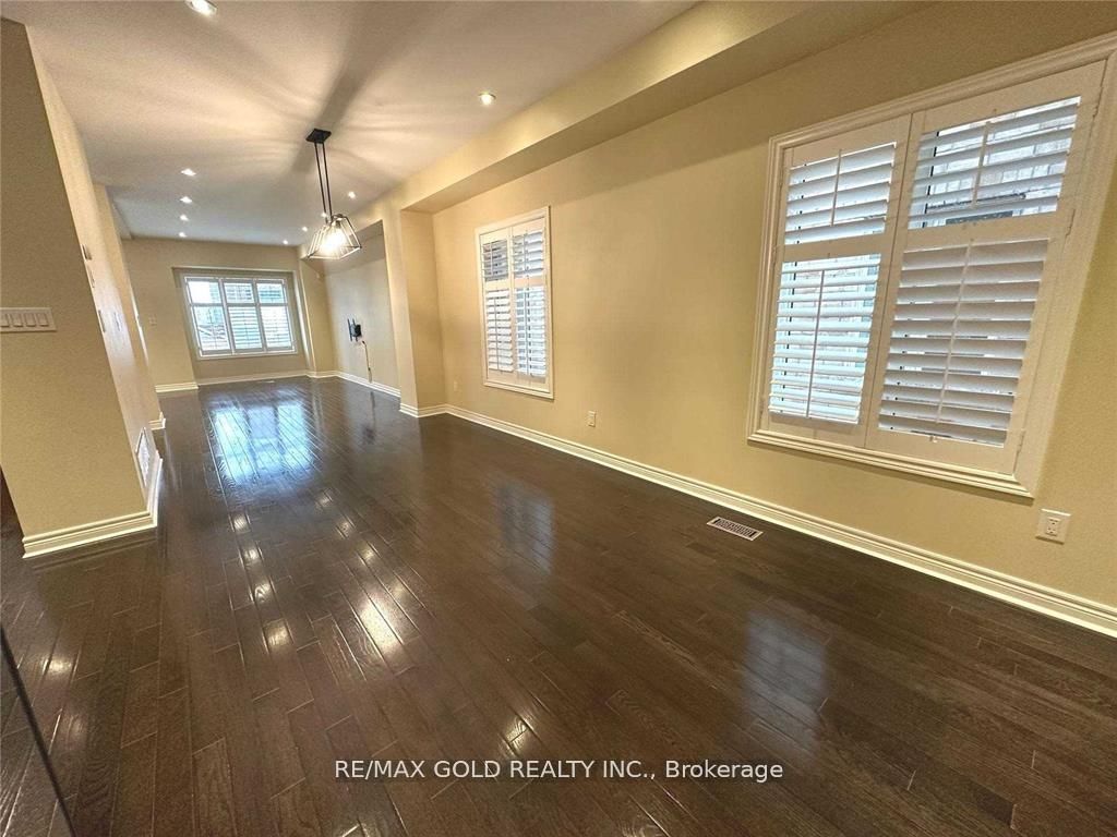 471 Meadowridge Court