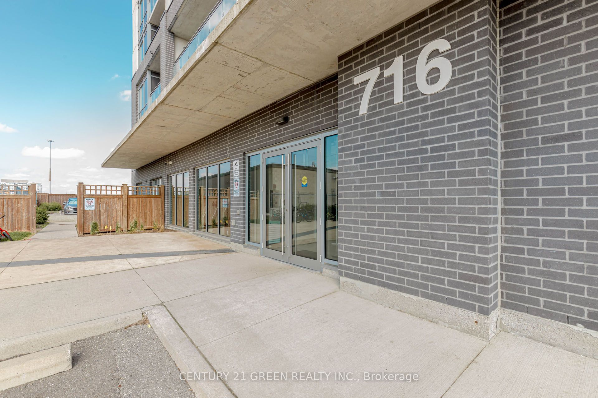 716 Main Street E 402