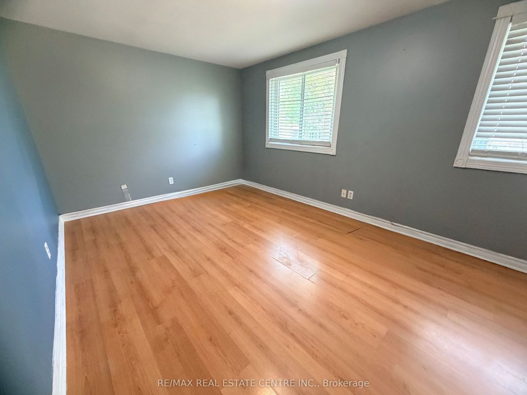 Photo of 43 Forest Glen Crescent, Kitchener, ON N2N 1C7 (MLS # X13226134)