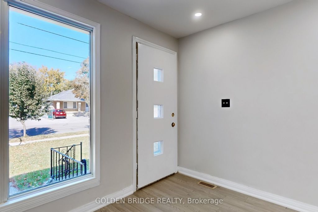 Photo of 438 Centre Street E, Richmond Hill, ON L4C 1B7 (MLS # N12645112)