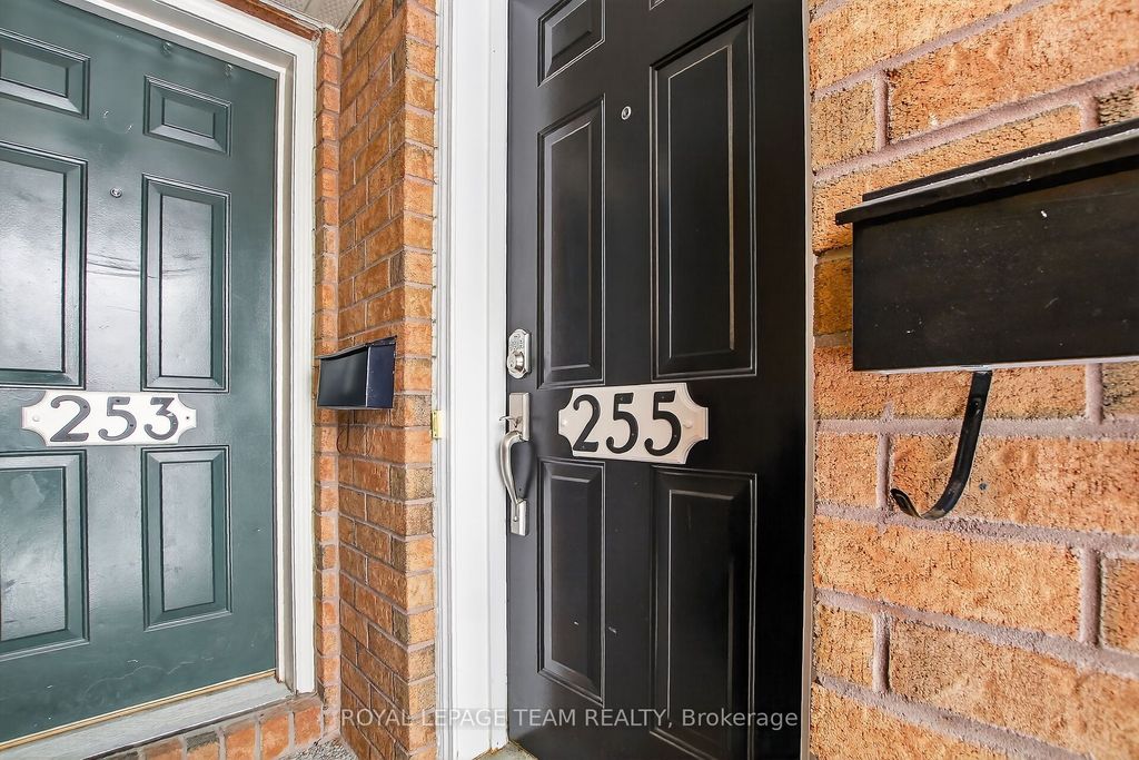 Photo of 255 Deercroft Avenue, Barrhaven, ON K2J 5J9 (MLS # X12979264)