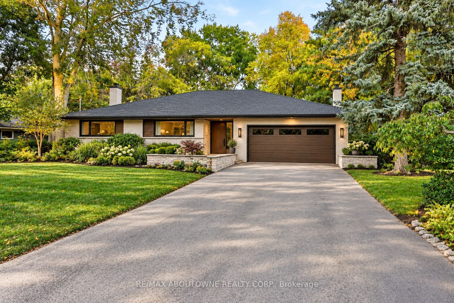 2086 Glenforest Crescent