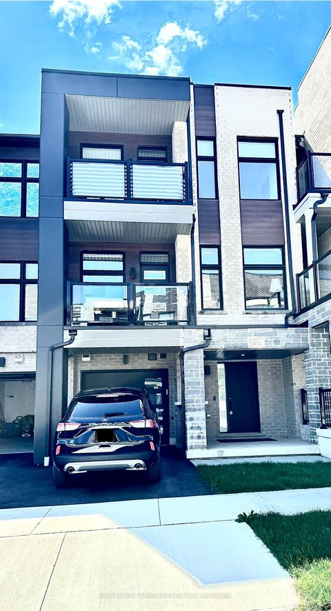 2452 Belt Lane Oakville ON L6M 5L8